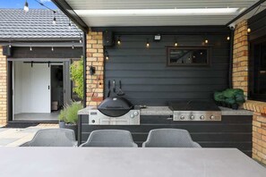 Outdoor dining - Airport Oasis | Salt Water Swimming Pool & Spa! (Rotorua)