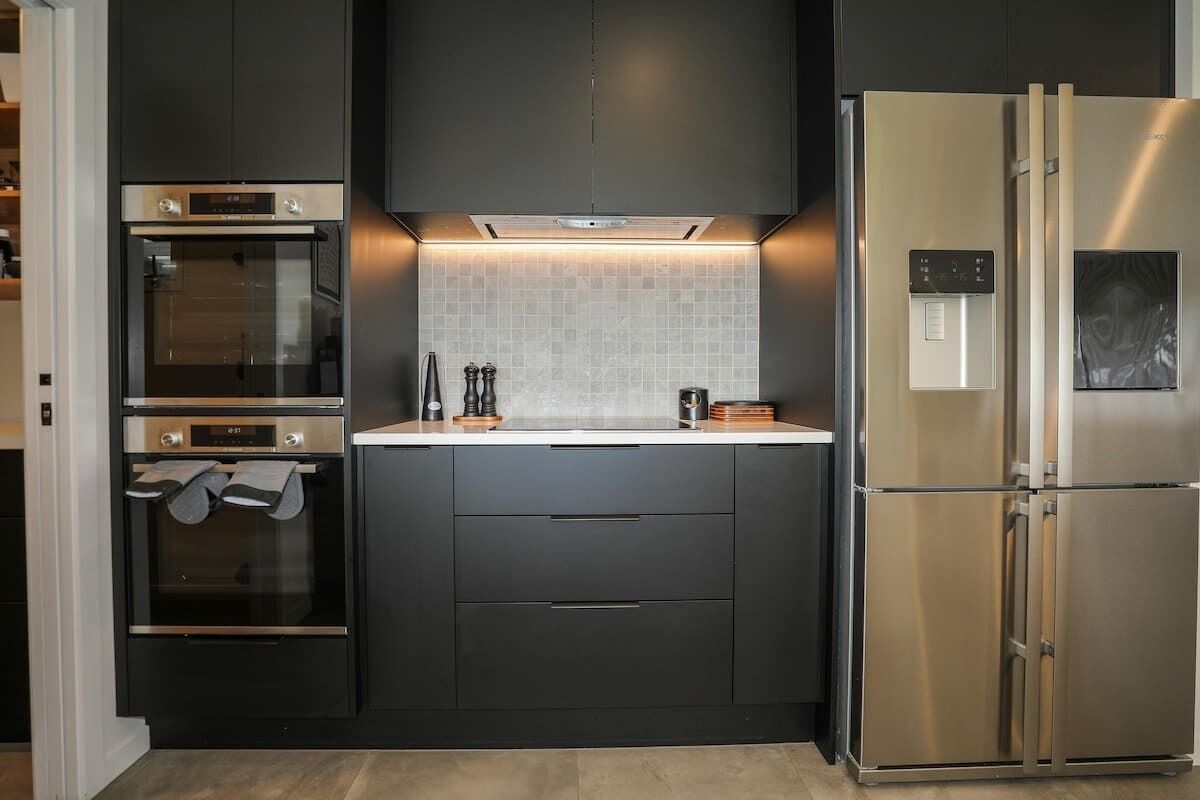Refrigerador, microondas, horno y parrilla de estufa 