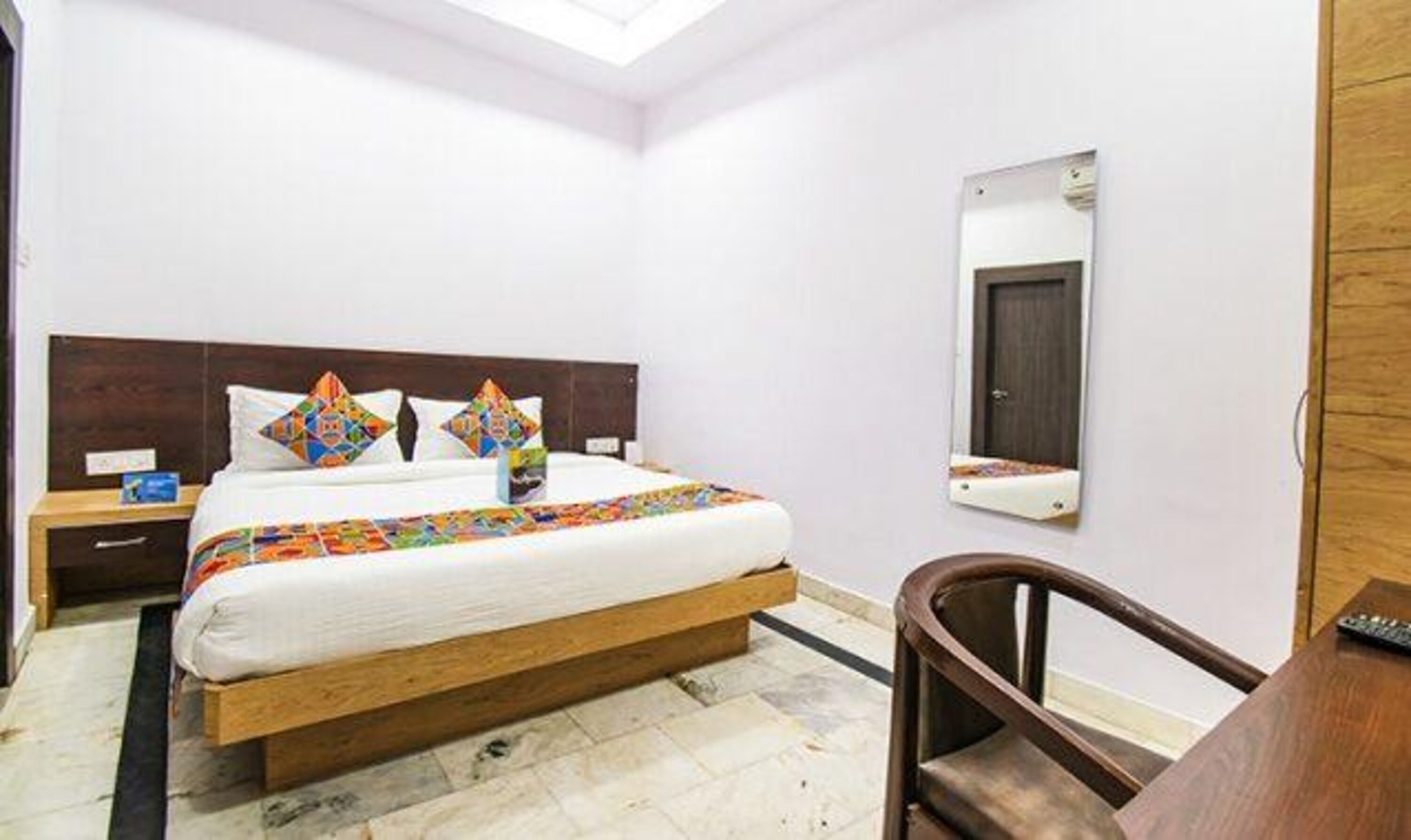 Egyptian cotton sheets, premium bedding, desk, free WiFi