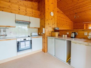 Fridge, oven, dishwasher, cookware/dishes/utensils