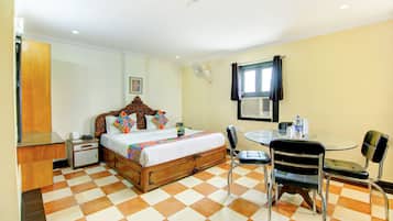 Egyptian cotton sheets, premium bedding, soundproofing, free WiFi