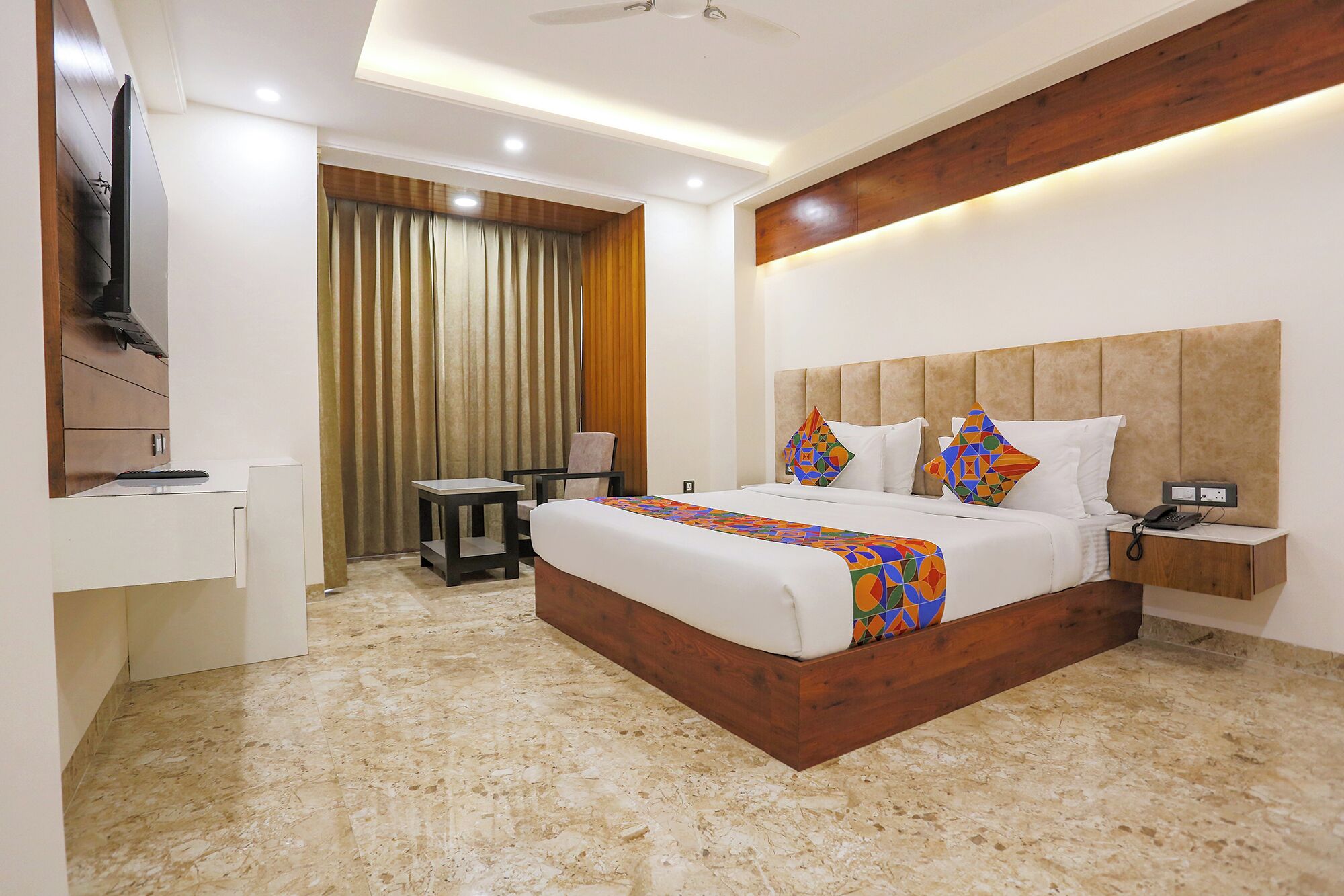 Egyptian cotton sheets, premium bedding, desk, free WiFi