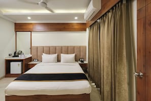 Luxury Suite | 1 bedroom, Egyptian cotton sheets, premium bedding, desk