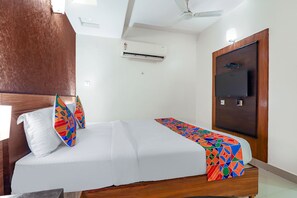 Egyptian cotton sheets, premium bedding, in-room safe, free WiFi - Fabhotel Nera Regency (Hyderabad)