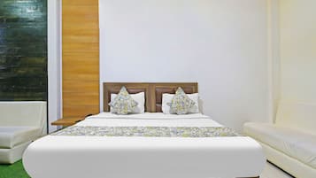 Egyptian cotton sheets, premium bedding, in-room safe, desk