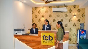Reception - FabHotel The Golf Inn - Nr Botanical Garden Metro (Noida)