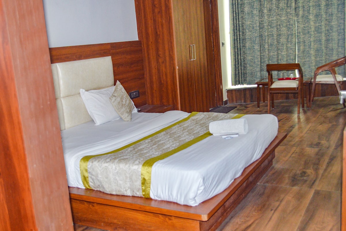 Premium-Zimmer | Bettwäsche aus ägyptischer Baumwolle, hochwertige Bettwaren, Zimmersafe
