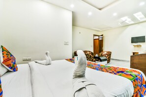 Premium Room | Egyptian cotton sheets, premium bedding, in-room safe, desk