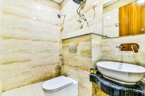 Premium Room | Bathroom | Shower, rainfall showerhead, free toiletries, towels - Fabhotel Merriment (Noida)