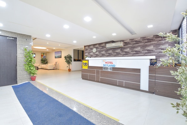 Reception - Fabhotel Skyland (Ahmedabad)