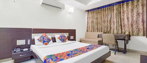 Deluxe Room | Egyptian cotton sheets, premium bedding, in-room safe, desk