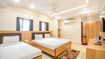 Family Room | Egyptian cotton sheets, premium bedding, in-room safe, soundproofing