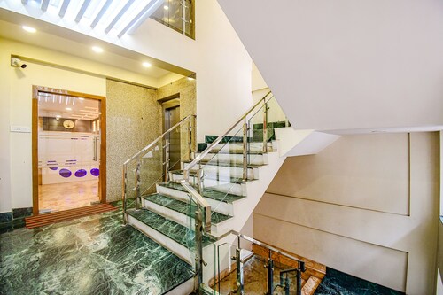 Fabhotel Stay Inn International