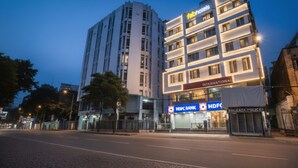 A hotel with multiple floors, a visible sign for 'FabHotels', and a 'HDFC Bank' branch. - Fabhotel Stay Inn International (Kolkata)
