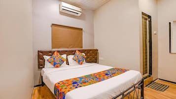 Deluxe Room | Egyptian cotton sheets, premium bedding, in-room safe, soundproofing