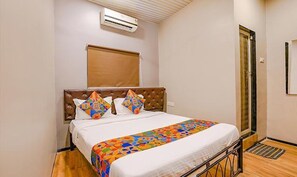 Deluxe Room | Egyptian cotton sheets, premium bedding, in-room safe, soundproofing - FabHotel Comfort stay (Mumbai)