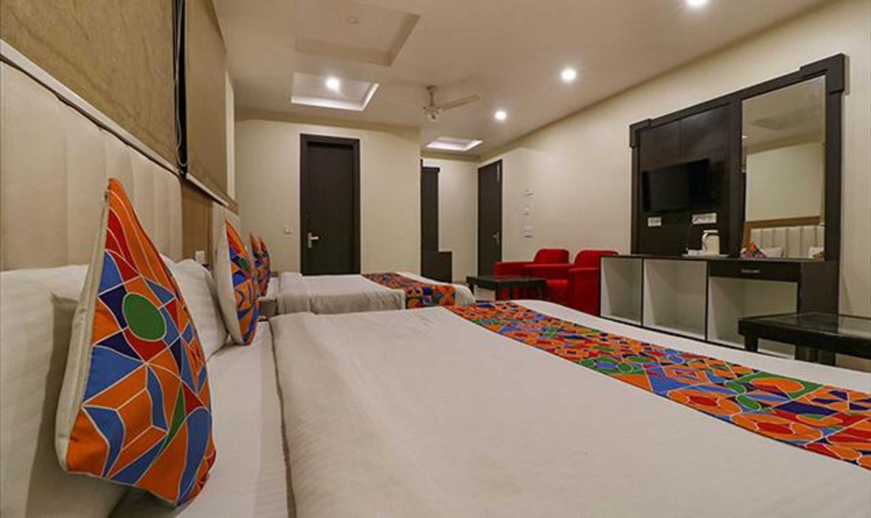 Egyptian cotton sheets, premium bedding, in-room safe, free WiFi