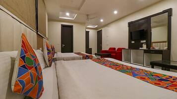 Egyptian cotton sheets, premium bedding, in-room safe, free WiFi