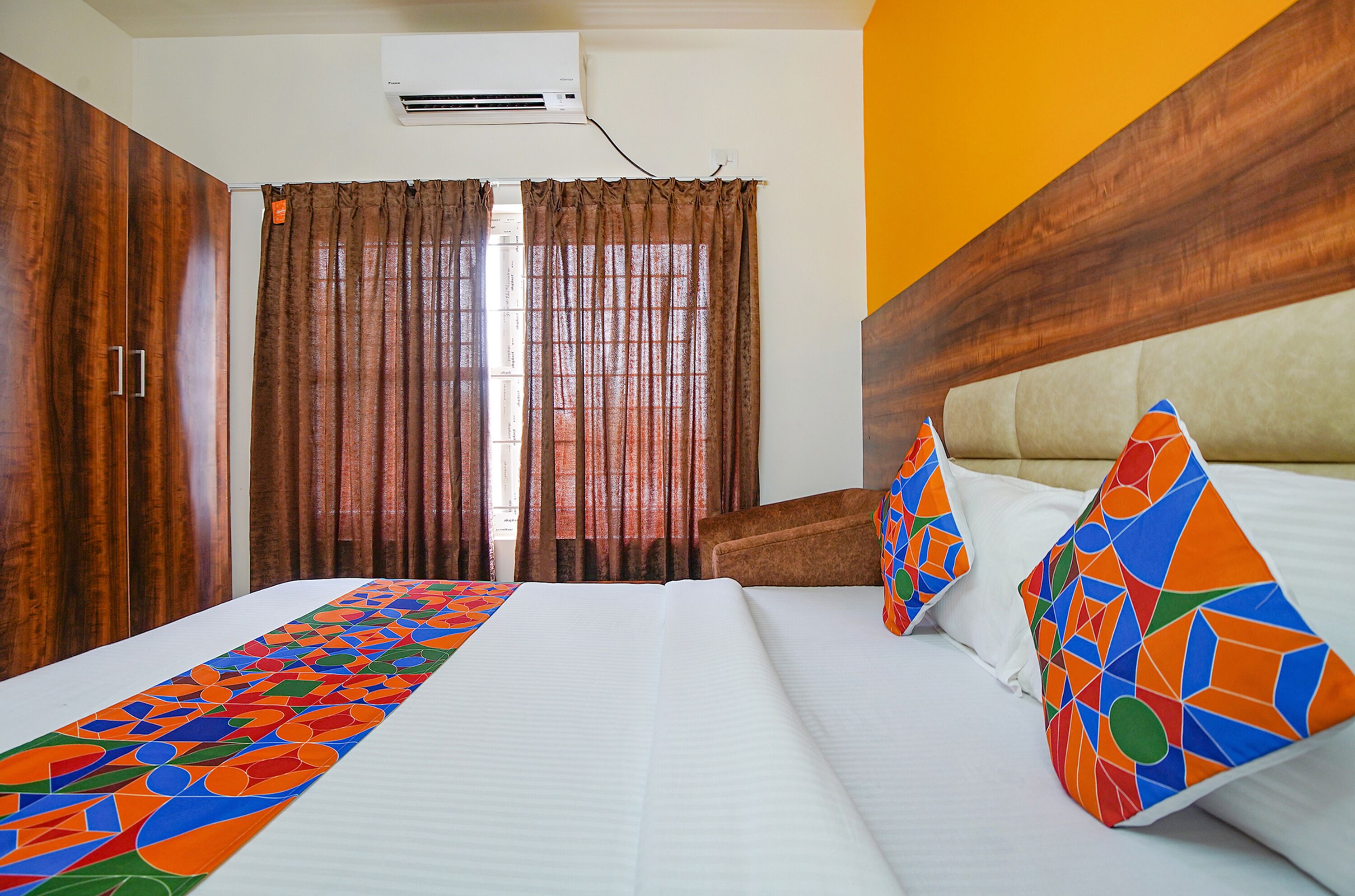 egyptian cotton sheets, premium bedding, in-room safe, free wifi