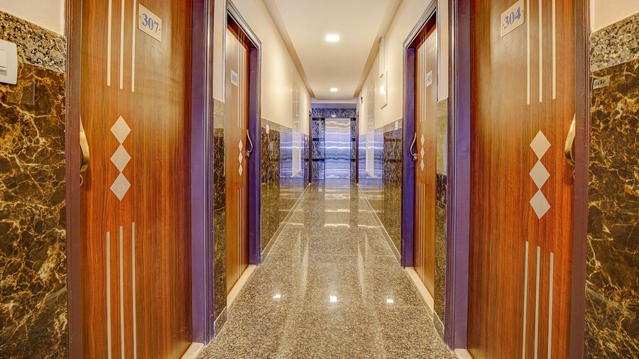 Fabhotel Greenwood Xpress Inn