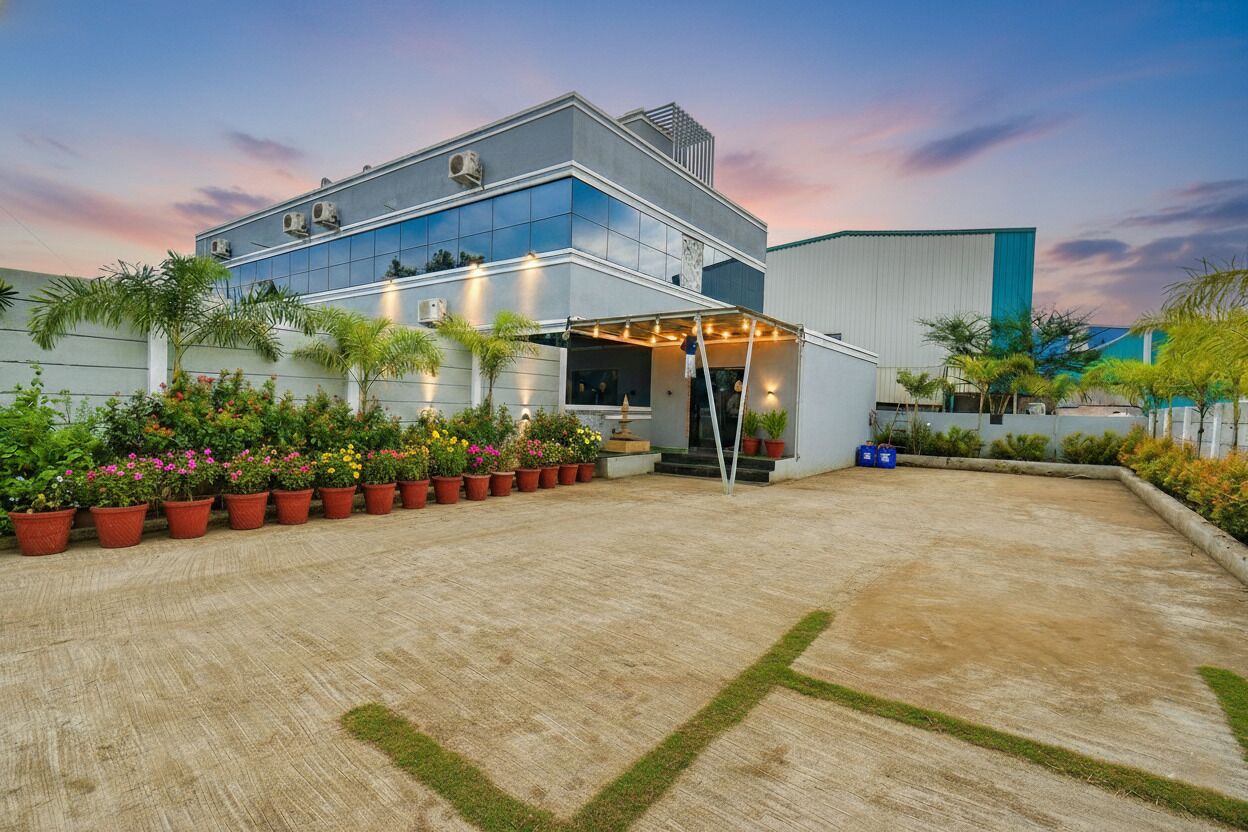 المنشأة من الخارج