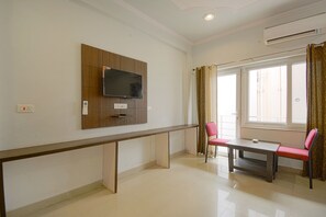 Lobby sitting area - Fabhotel Yamunotri Retreat (Narendranagar)