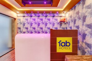 Reception - Fabhotel Kings Suites (Bengaluru)