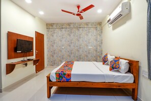 In-room safe, soundproofing, free WiFi, bed sheets - Fabhotel Kings Suites (Bengaluru)