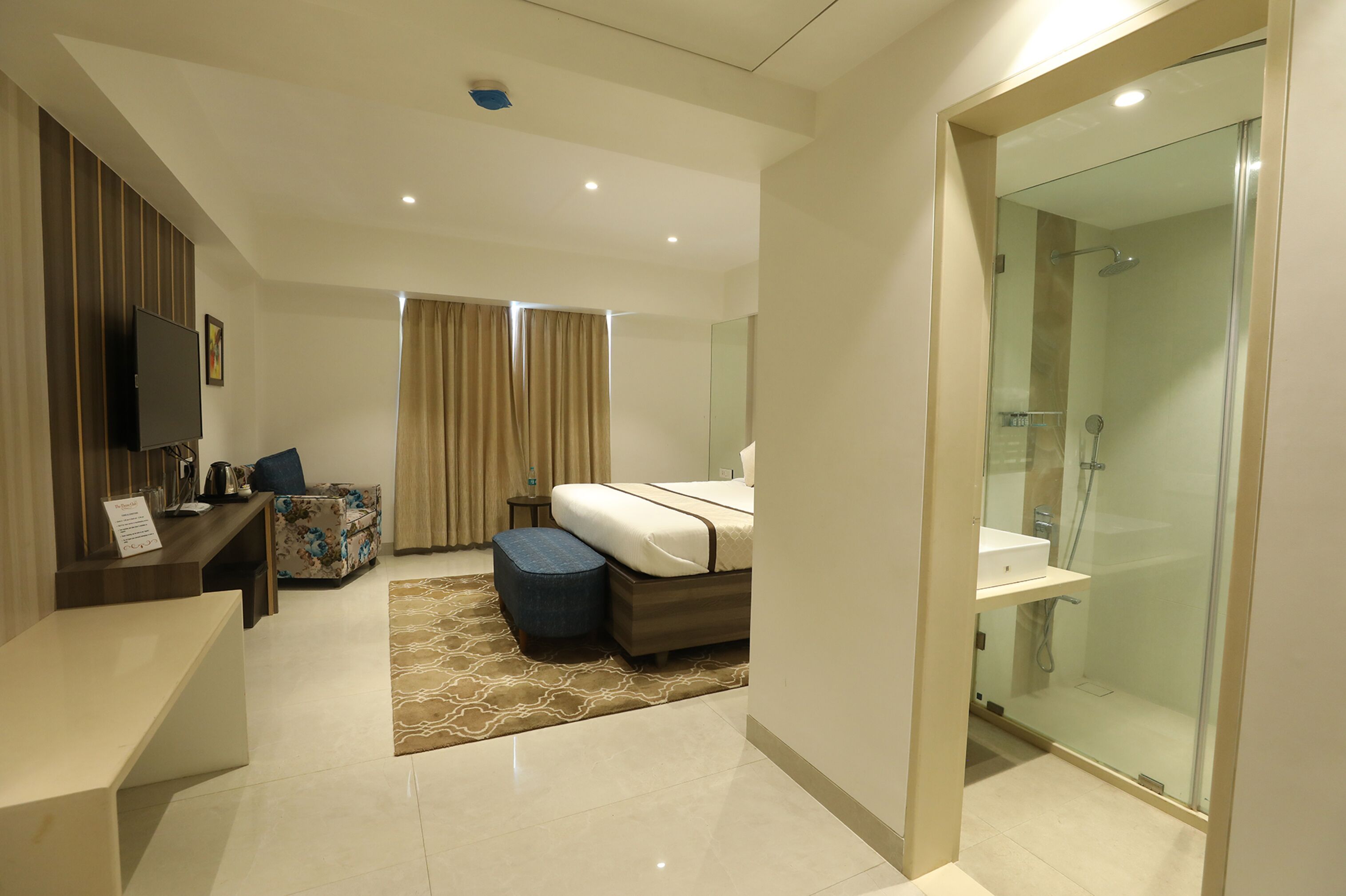 エジプト綿のシーツ、高級寝具、セーフティボックス (室内)、デスク