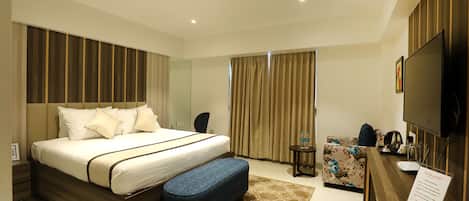 Deluxe Room | 1 bedroom, Egyptian cotton sheets, premium bedding, in-room safe