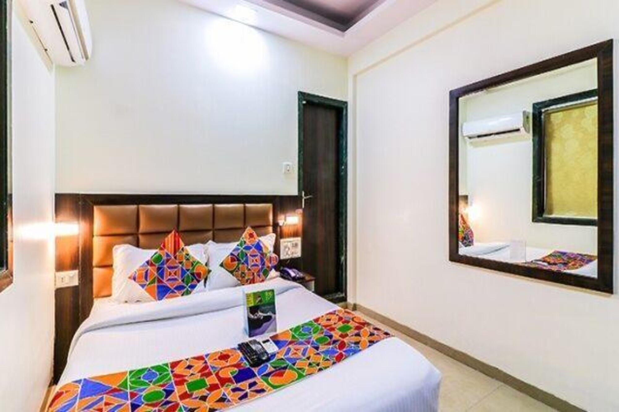 Egyptian cotton sheets, premium bedding, in-room safe, desk