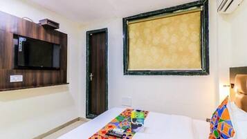 Egyptian cotton sheets, premium bedding, in-room safe, desk