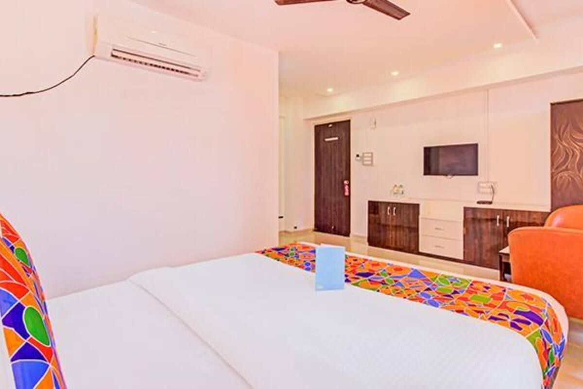 Egyptian cotton sheets, premium bedding, in-room safe, soundproofing
