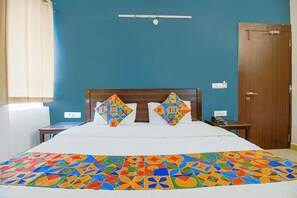 Egyptian cotton sheets, premium bedding, in-room safe, desk - FabHotel Saket Inn (Bhopal)