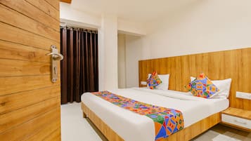 Egyptian cotton sheets, premium bedding, in-room safe, desk