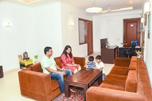 Lobby sitting area - FabHotel Premium- 10min Walk from Millennium City Centre Gurugram Gurgaon (Gurugram)