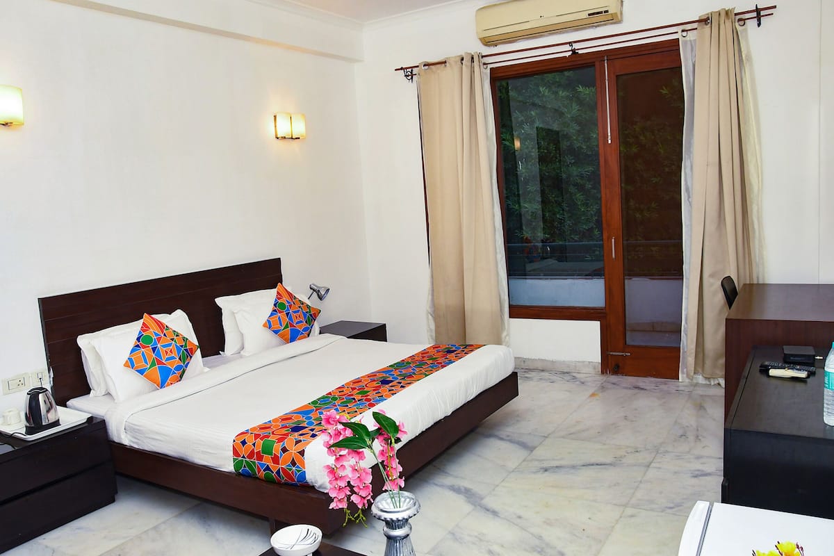 Deluxe Room | Egyptian cotton sheets, premium bedding, in-room safe, desk