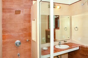 Premium Room | Bathroom | Shower, rainfall showerhead, free toiletries, towels - FabHotel Premium- 10min Walk from Millennium City Centre Gurugram Gurgaon (Gurugram)