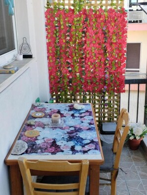 Outdoor dining - Apartment - Sleeps 4 & Free Parking (Chania)