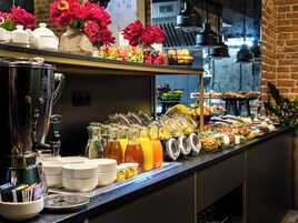 Desayuno buffet diario (PLN 80 por persona)