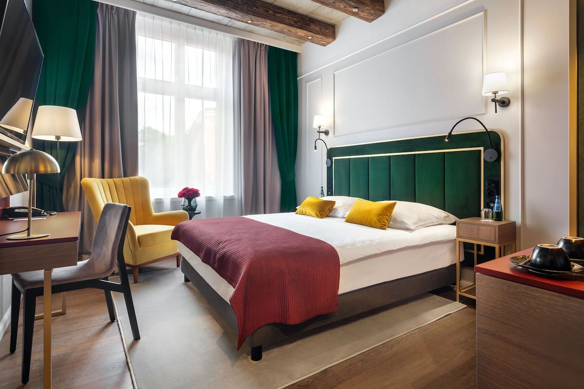 Standard Double Room | 1 bedroom, minibar, in-room safe, desk