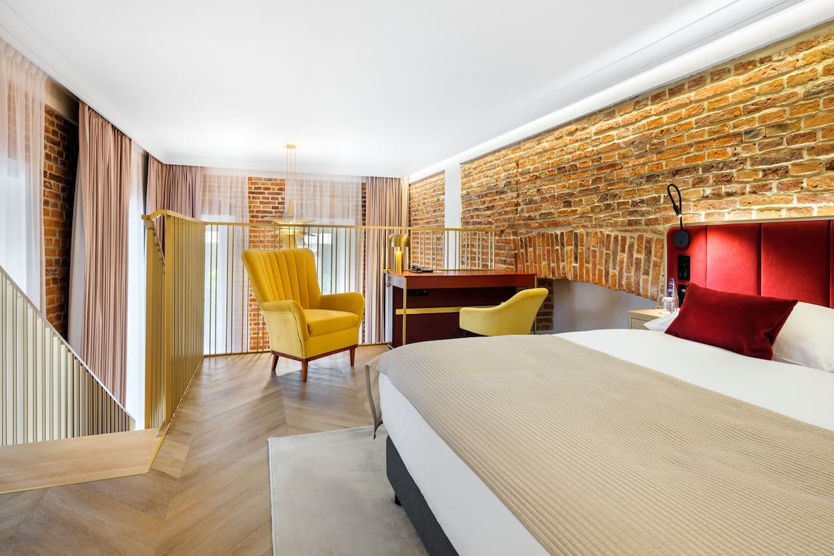 Exclusive Apartment | 1 bedroom, minibar, in-room safe, desk