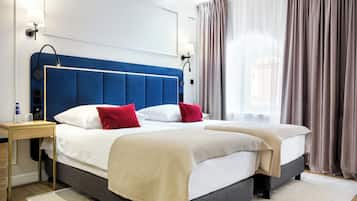 Standard Twin Room | 1 bedroom, minibar, in-room safe, desk