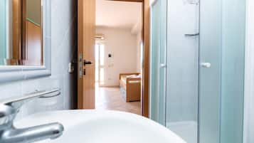 Superior Apartment | Bathroom | Towels