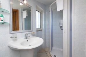 Panoramic Penthouse | Bathroom | Towels - Residence Villantica (Vieste)