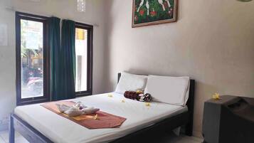 Standard Double Room | Desk, free WiFi, bed sheets