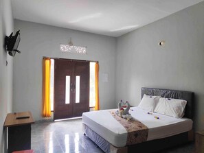 Standard Double Room | Desk, free WiFi, bed sheets - OYO 90547 Pondok Saren Anyar (Mengwi)
