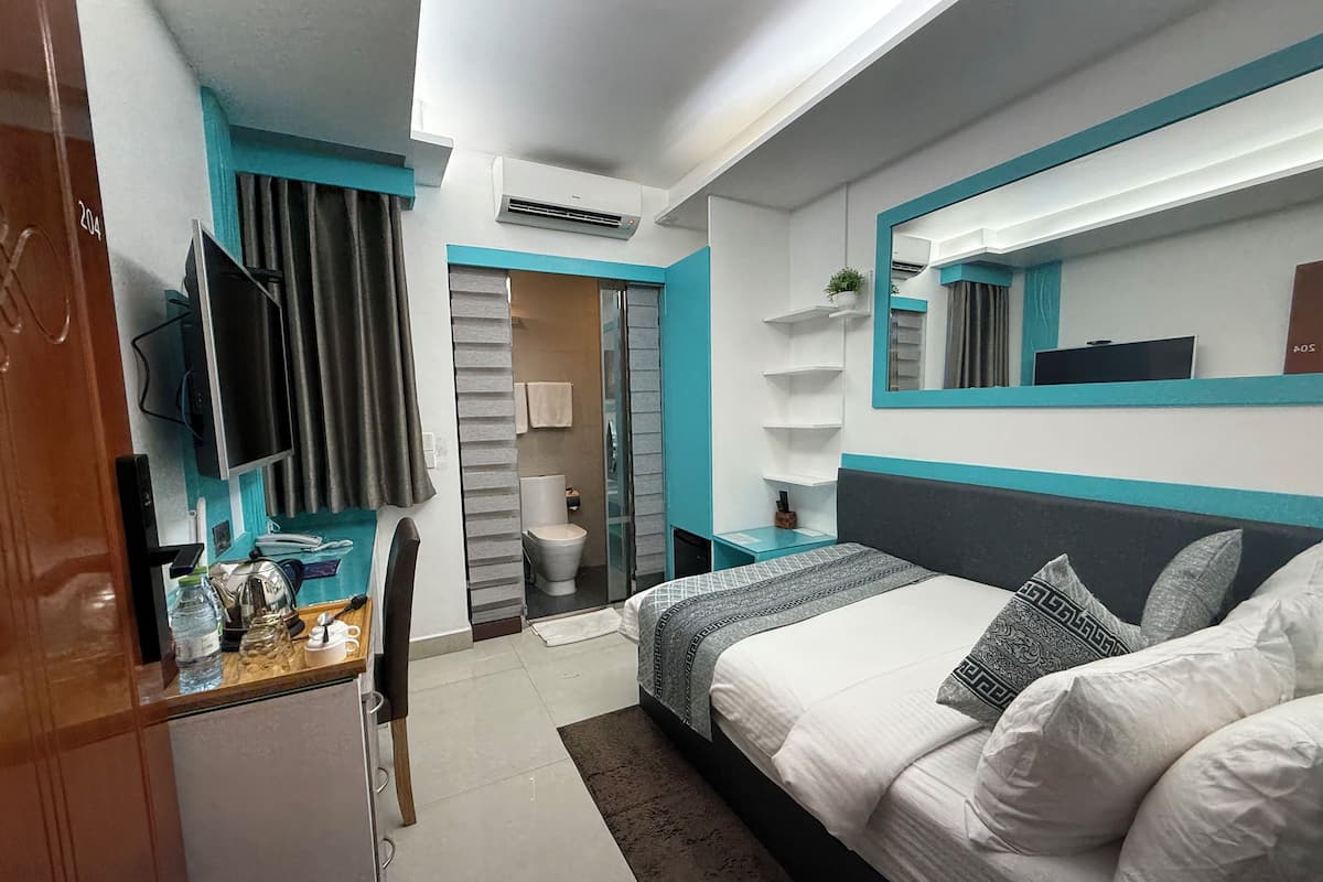 Standard Single Room | In-room safe, desk, laptop workspace, soundproofing