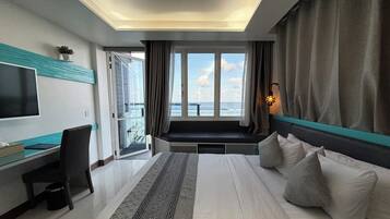 Habitación Deluxe doble, 1 cama de matrimonio, balcón, vistas a la playa | Caja fuerte, escritorio, espacio para trabajar con un portátil