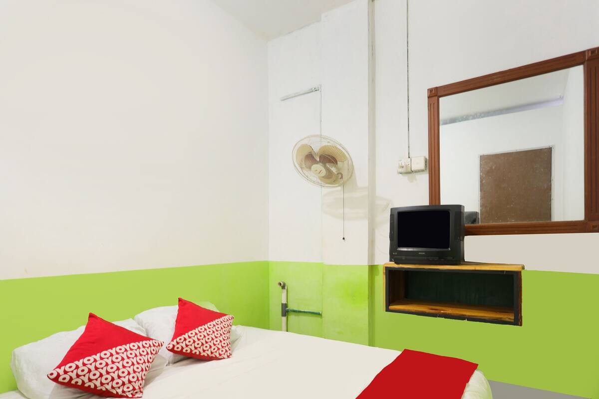 Double Room | Desk, laptop workspace, free WiFi, bed sheets